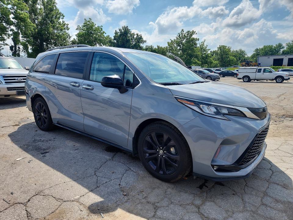 2023 Toyota Sienna VIN 5TDDRKEC8PS159152 COPART salvage auction — REAR END, MO - SALVAGE CERTIFICATE OF TITLE (P), sold $15,100 on 2026-07-14 (photo 4)