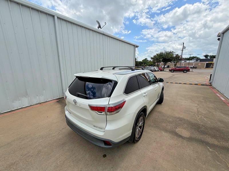2014 Toyota Highlander VIN 5TDJKRFH4ES016030 COPART salvage auction — MINOR DENT/SCRATCHES, Il - Certificate Of Title (P), sold $5,600 on 2026-07-09 (photo 4)