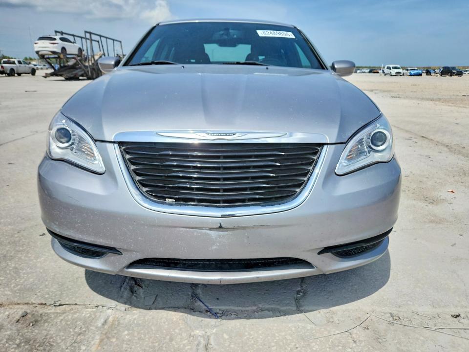 2014 Chrysler 200 VIN 1C3CCBBB8EN107617 COPART salvage auction — MINOR DENT/SCRATCHES, La - Permit To Sell (P), sold $225 on 2026-09-02 (photo 5)