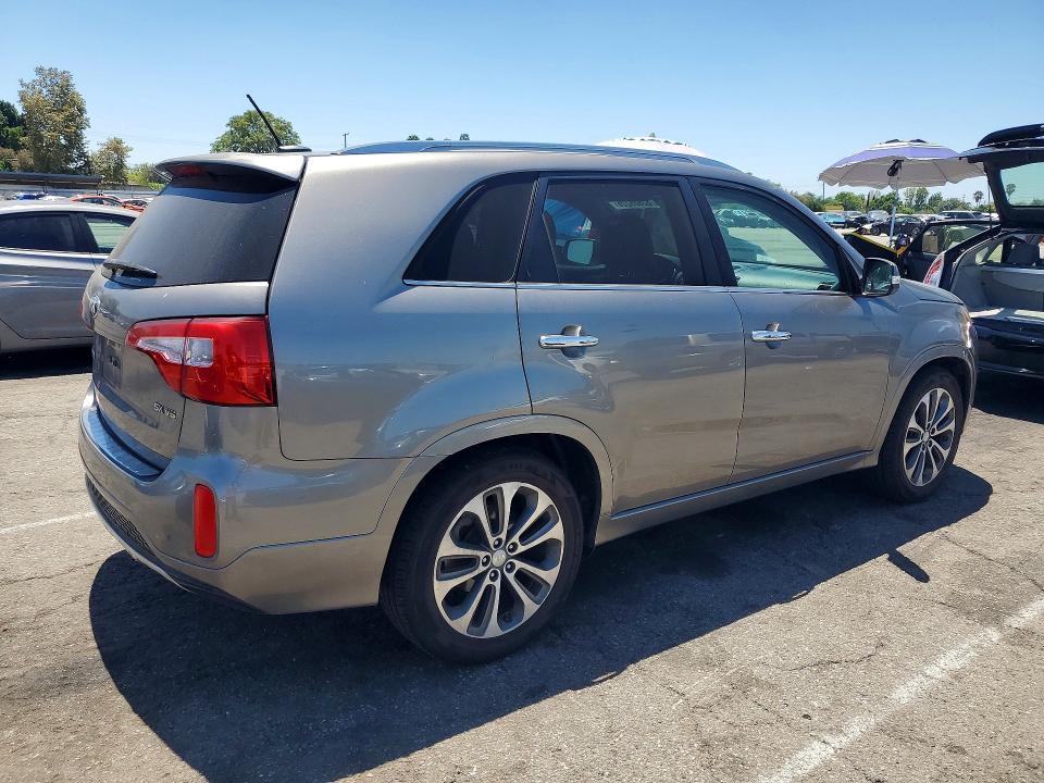 2015 Kia Sorento VIN 5XYKW4A77FG654054 COPART salvage auction — MINOR DENT/SCRATCHES, Ca - Dis/Dlr/Exp Only Clean Title, sold $2,150 on 2026-07-31 (photo 3)