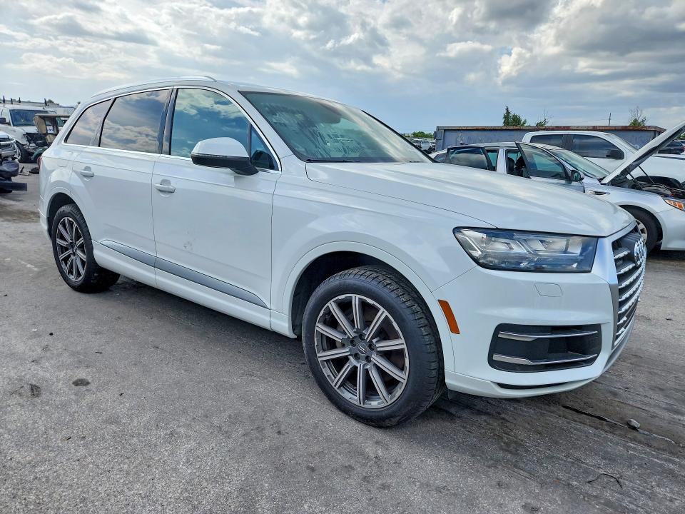 2018 Audi Q7 VIN WA1LHAF77JD035283 COPART salvage auction — MINOR DENT/SCRATCHES, FL - CERTIFICATE OF TITLE, sold $6,600 on 2026-07-28 (photo 4)