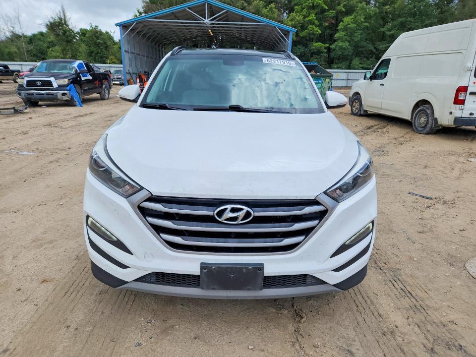 2018 Hyundai Tucson VIN KM8J33A23JU806255 COPART salvage auction — MINOR DENT/SCRATCHES, Tx - Certificate Of Title, sold $90 on 2026-07-24 (photo 5)