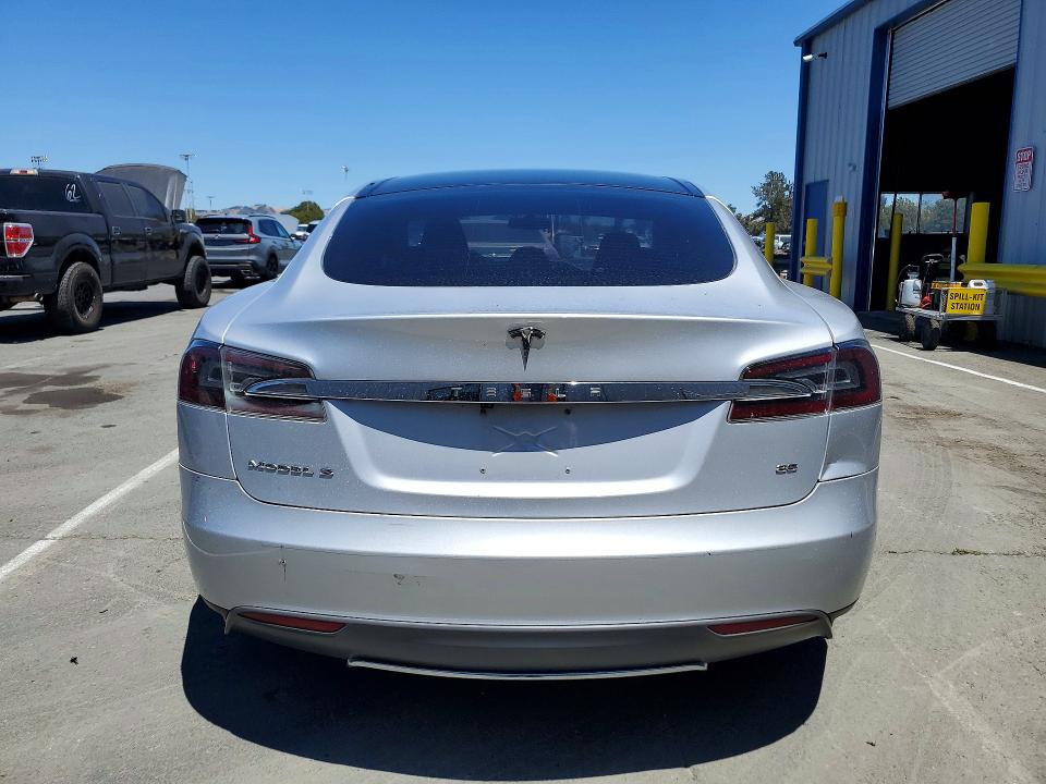 2013 Tesla Model s VIN 5YJSA1CN3DFP13548 COPART salvage auction — MINOR DENT/SCRATCHES, Ca - Dis/Dlr/Exp Only Clean Title, sold $3,500 on 2026-08-01 (photo 6)