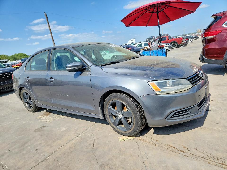 2012 Volkswagen Jetta VIN 3VWLL7AJ6CM017582 COPART salvage auction — NORMAL WEAR, TX - CERTIFICATE OF TITLE (P), sold $225 on 2026-07-30 (photo 4)