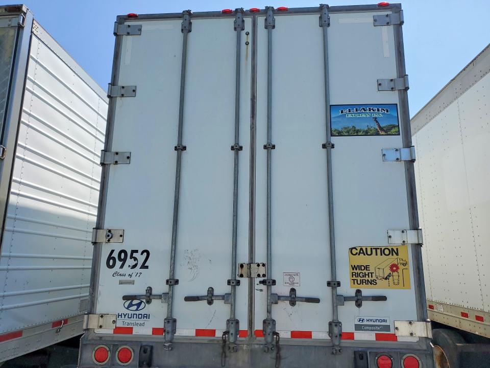 2017 Hyun Trailer VIN 3H3V532CXHT426067 COPART salvage auction — ROLLOVER, OH - CERT OF TITLE-SALVAGE, sold $1,400 on 2026-10-01 (photo 6)