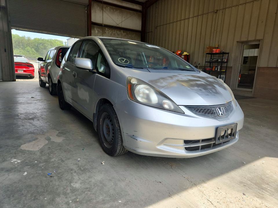 2012 Honda Fit VIN JHMGE8H32CS005575 COPART salvage auction — MINOR DENT/SCRATCHES, VA - CERTIFICATE OF TITLE, sold $225 on 2026-07-28 (photo 4)