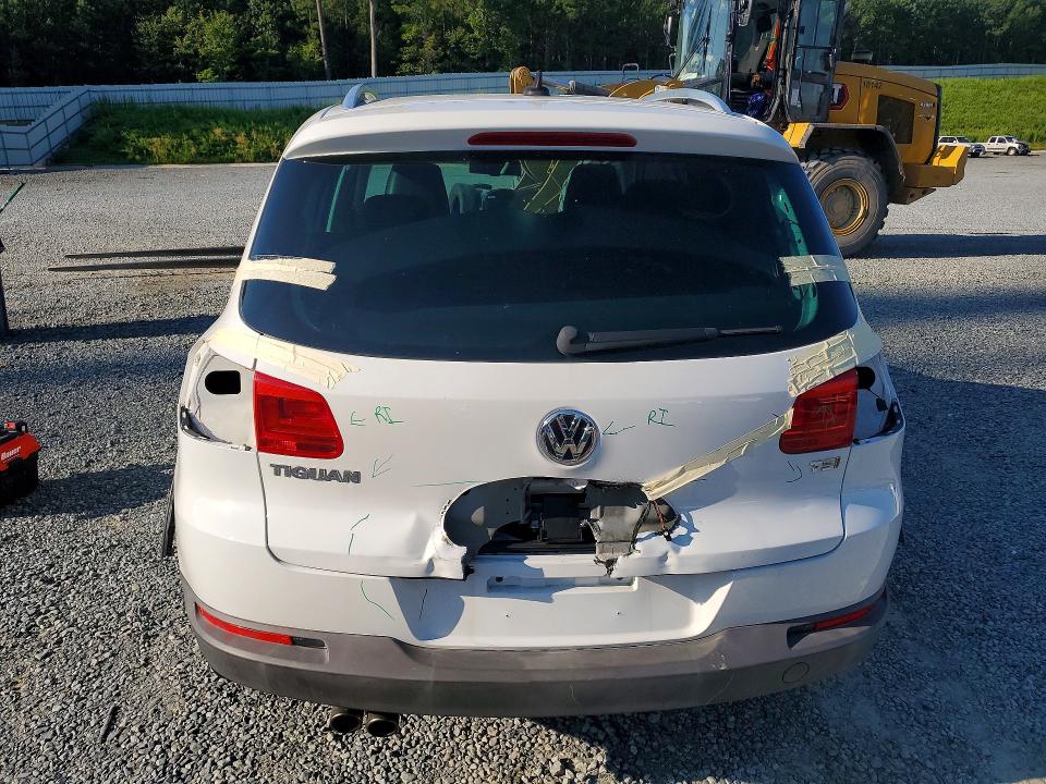 2017 Volkswagen Tiguan VIN WVGRV7AX7HK019279 COPART salvage auction — REAR END, Nc - Salvage Certificate Of Title, sold $1,500 on 2026-08-13 (photo 6)