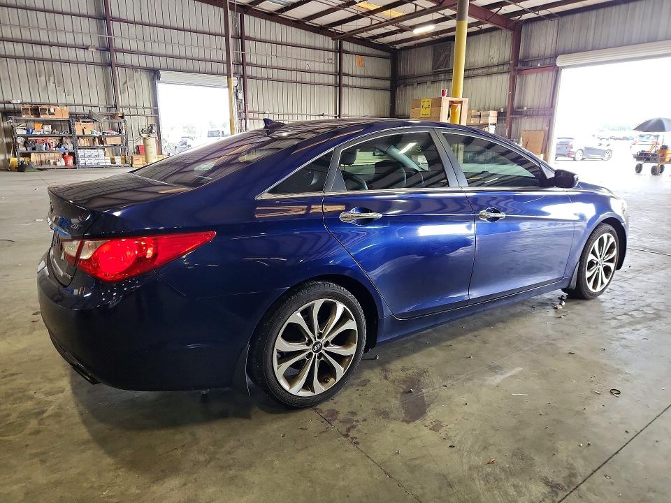 2013 Hyundai Sonata VIN 5NPEC4AB2DH650641 COPART salvage auction — NORMAL WEAR, FL - CERTIFICATE OF TITLE, sold $700 on 2026-07-27 (photo 3)
