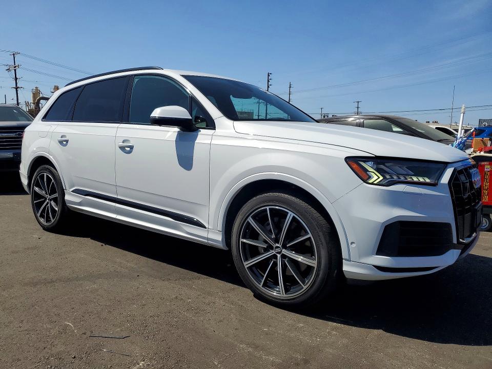 2020 Audi Q7 VIN WA1LXAF70LD011817 COPART salvage auction — MINOR DENT/SCRATCHES, CA - DIS/DLR/EXP ONLY CLEAN TITLE, sold $3,850 on 2026-07-29 (photo 4)