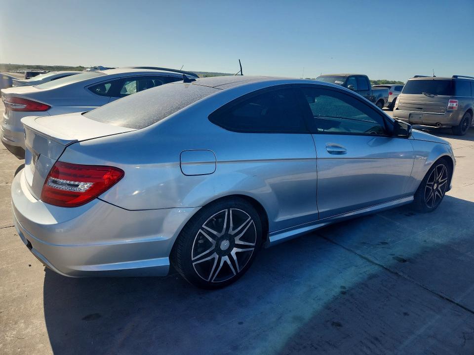 2013 Mercedes-benz C-klasse VIN WDDGJ4HB9DG030562 COPART salvage auction — NORMAL WEAR, Tx - Cert Of Title-Rebuilt Salvage, sold $200 on 2026-07-30 (photo 3)