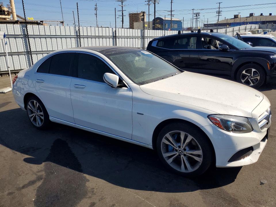 2017 Mercedes-benz C-klasse VIN 55SWF4HB0HU223544 COPART salvage auction — SIDE, CA - DIS/DLR/EXP ONLY CLEAN TITLE, sold $3,050 on 2026-07-30 (photo 4)