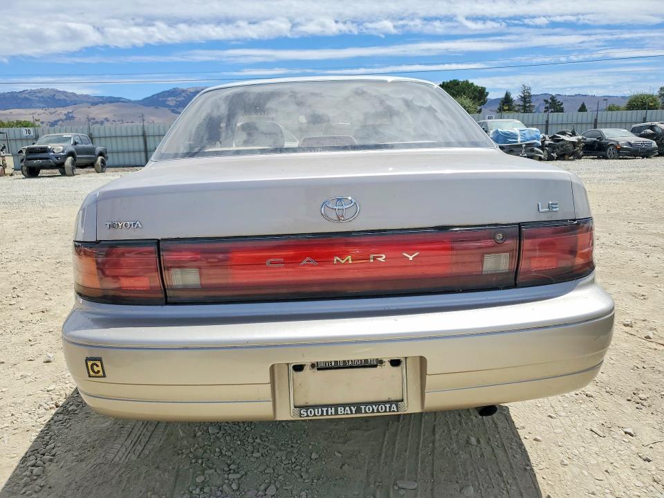 1994 Toyota Camry VIN JT2SK12E4R0268167 COPART salvage auction — MINOR DENT/SCRATCHES, CA - DLR/DIS/EXP ONLY SALVAGE TITLE, sold $1,200 on 2026-07-23 (photo 6)