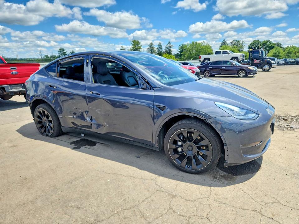 2021 Tesla Model y VIN 5YJYGDEE5MF138005 COPART salvage auction — SIDE, Pa - Certificate Of Salvage, sold $9,300 on 2026-07-31 (photo 4)
