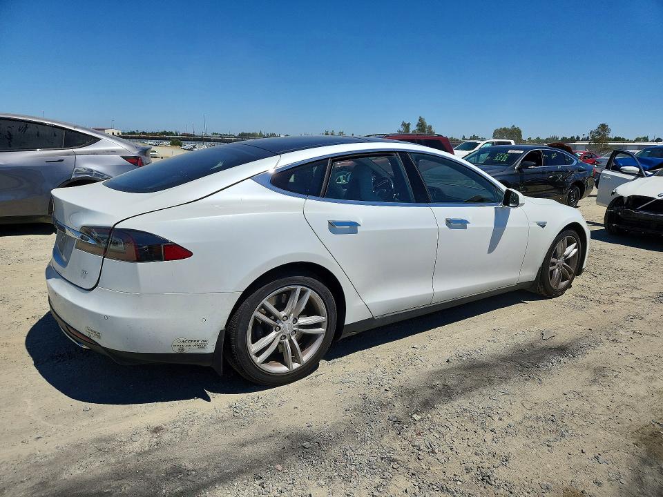 2015 Tesla Model s VIN 5YJSA1S10FF099415 COPART salvage auction — MECHANICAL, Ca - Dis/Dlr/Exp Only Clean Title, sold $2,050 on 2026-07-21 (photo 3)