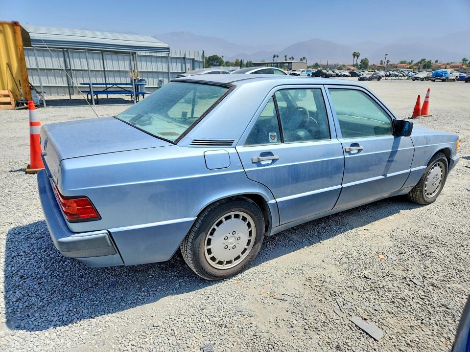 1989 Mercedes-benz 190 VIN WDBDA29D3KF624910 COPART salvage auction — NORMAL WEAR, CA - DIS/DLR/EXP ONLY CLEAN TITLE, sold $4,500 on 2026-07-29 (photo 3)