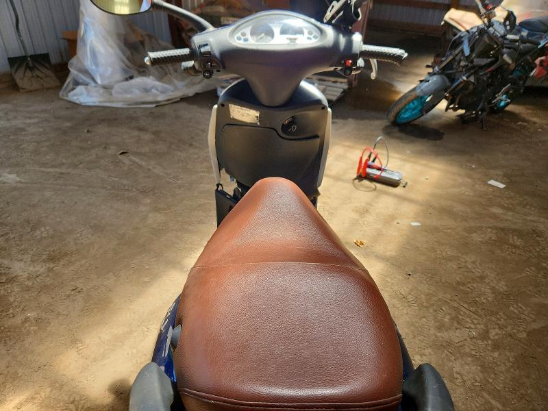 2009 Piaggio VIN ZAPM578F694000383 COPART salvage auction — ALL OVER, On - Permit No Brand - Unfit, sold $350 on 2026-08-11 (photo 6)