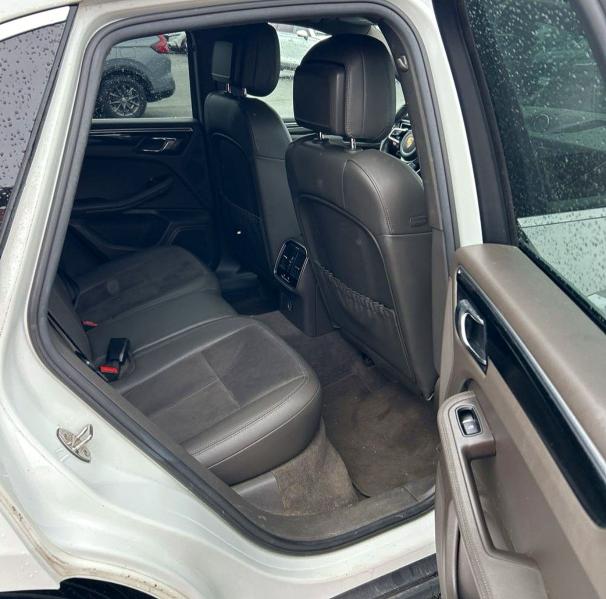 2017 Porsche Macan VIN WP1AB2A54HLB16475 COPART salvage auction — NORMAL WEAR, Nj - Certificate Of Title (P), sold $9,500 on 2026-08-11 (photo 6)