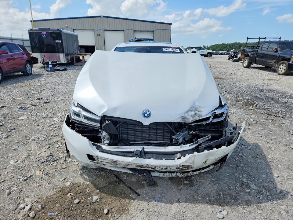2023 BMW 5er VIN WBA33AG09PCM09829 COPART salvage auction — FRONT END, Fl - Certificate Of Destruction, sold $175 on 2026-07-29 (photo 5)