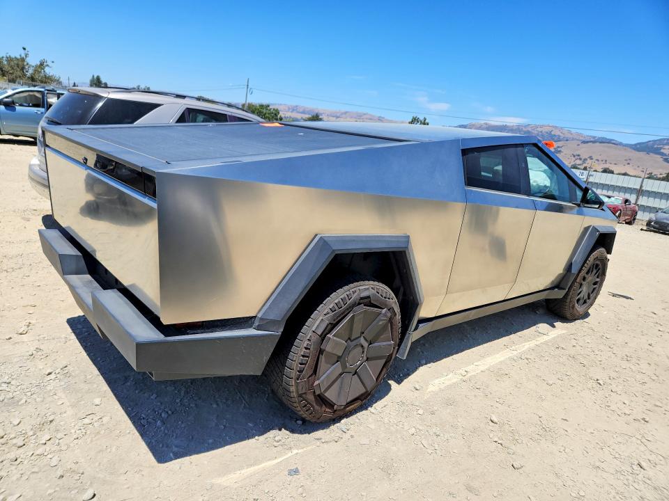 2024 Tesla Cybertruck VIN 7G2CEHED1RA022557 COPART salvage auction — FRONT END, Ca - Salvage Certificate, sold $16,600 on 2026-07-28 (photo 3)