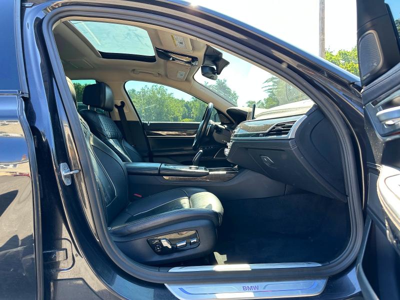2022 BMW 7er VIN WBA7T4C07NCH73398 COPART salvage auction — MINOR DENT/SCRATCHES, MI - CERTIFICATE OF TITLE, sold $4,850 on 2026-07-29 (photo 7)