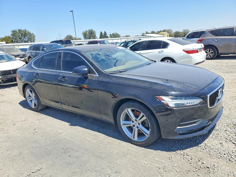2017 Volvo S90 VIN YV1102AK8H1007231 COPART salvage auction — MINOR DENT/SCRATCHES, Salvage Title, sold $3,975 on 2026-08-13 (photo 4)