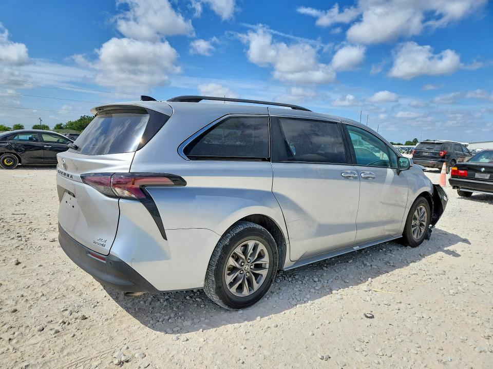 2024 Toyota Sienna VIN 5TDYRKECXRS181593 COPART salvage auction — FRONT END, Tx - Salvage Vehicle Title, sold $16,700 on 2026-08-20 (photo 3)