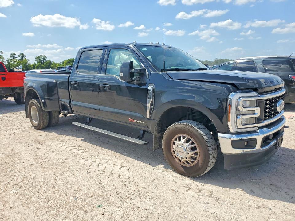 2025 Ford F350 VIN 1FT8W3DM4SED65030 COPART salvage auction — SIDE, TX - SALVAGE VEHICLE TITLE, sold $37,000 on 2026-09-08 (photo 4)