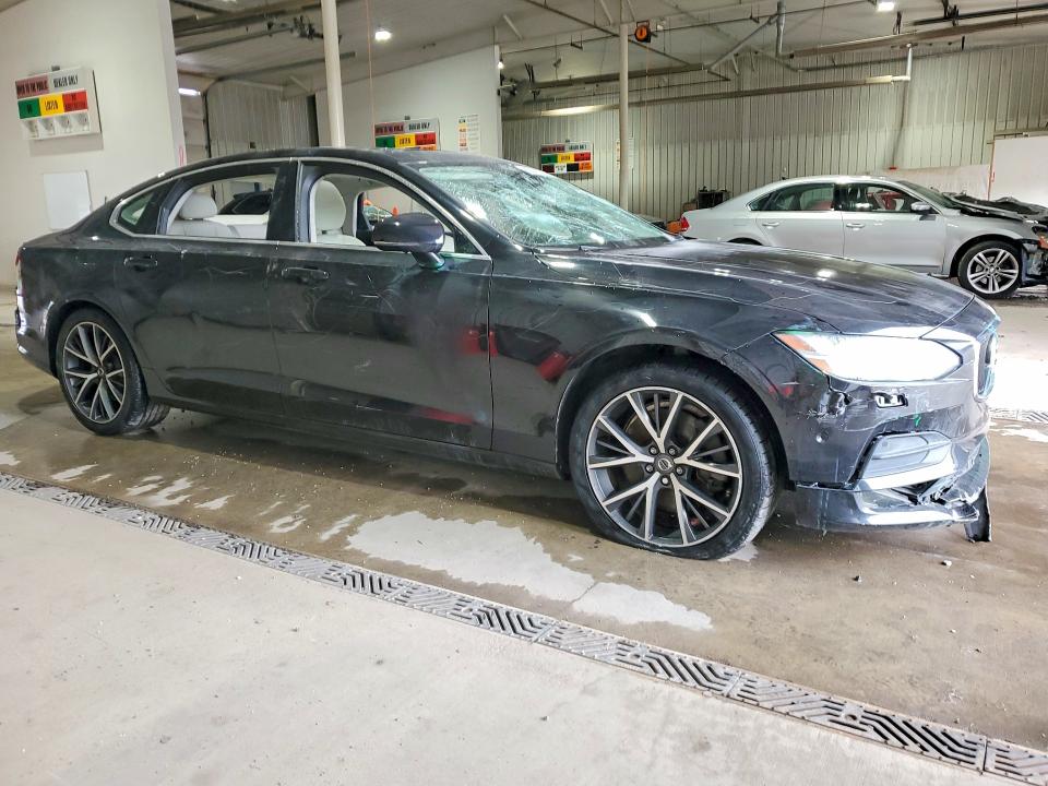 2018 Volvo S90 VIN LVY992MK0JP032324 COPART salvage auction — VANDALISM, Pa - Certificate Of Salvage, sold $2,050 on 2026-07-27 (photo 4)
