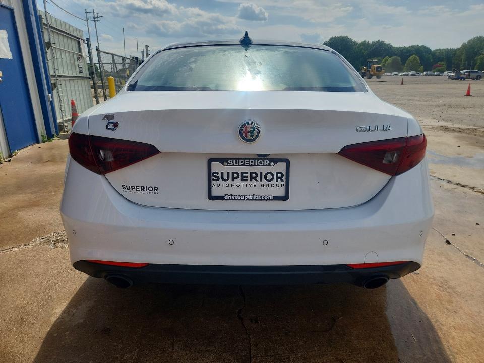 2022 Alfa romeo Giulia VIN ZARFANBN1N7656189 COPART salvage auction — MINOR DENT/SCRATCHES, TX - CERTIFICATE OF TITLE, sold $14,700 on 2026-08-25 (photo 6)