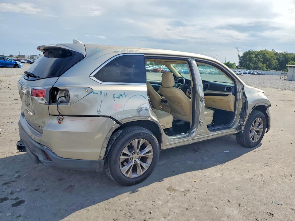 2015 Toyota Highlander VIN 5TDJKRFH8FS112213 COPART salvage auction — SIDE, FL - CERT OF TITLE SLVG REBUILDABLE, sold $275 on 2026-07-27 (photo 3)