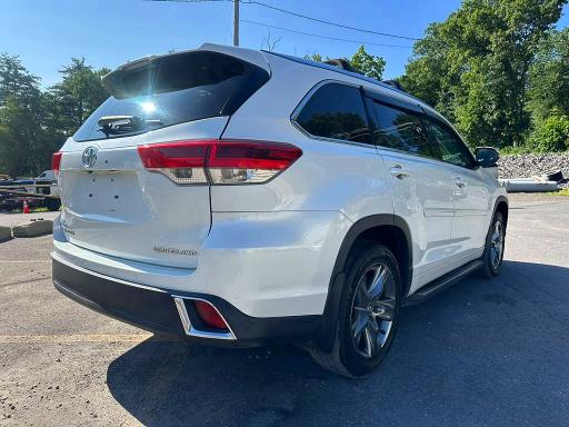 2018 Toyota Highlander VIN 5TDDZRFH9JS890764 COPART salvage auction — MINOR DENT/SCRATCHES, WV - CERTIFICATE OF TITLE, sold $2,750 on 2026-07-29 (photo 3)