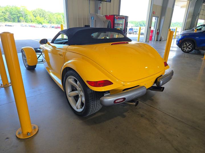 1999 Plymouth Prowler VIN 1P3EW65G0XV501156 COPART salvage auction — NORMAL WEAR, MS - CERT OF TITLE W/SALVAGE HISTOR (P), sold $15,600 on 2026-07-28 (photo 3)