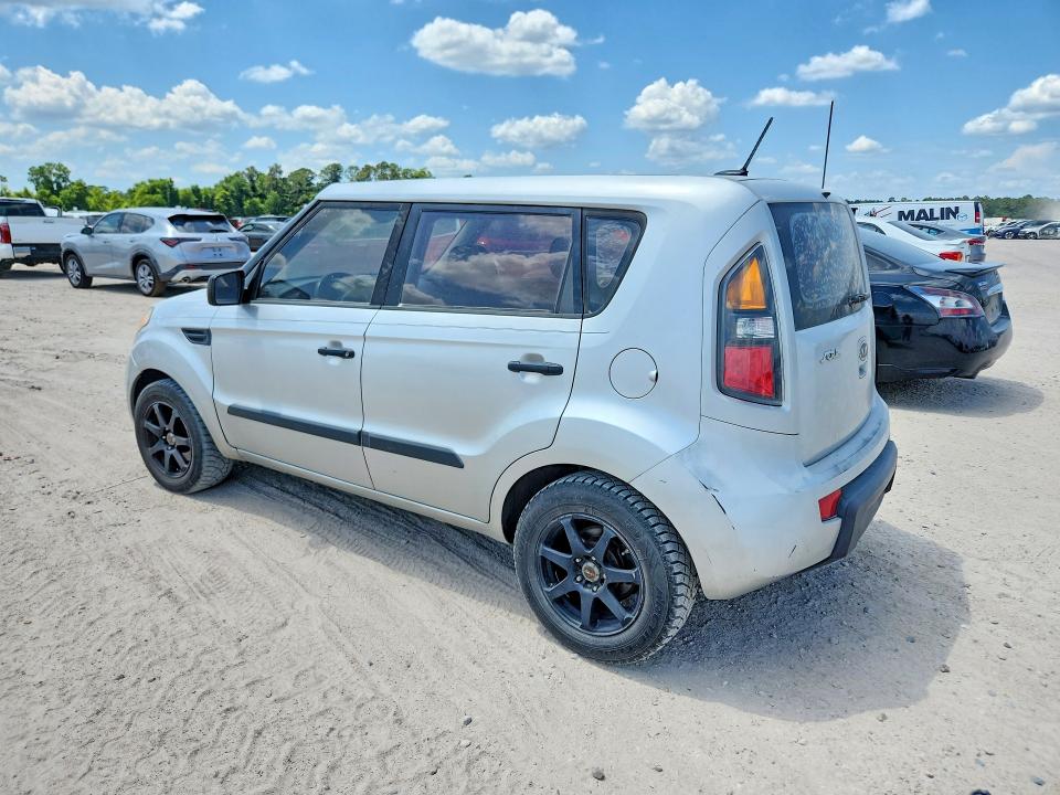 2011 Kia Soul VIN KNDJT2A18B7721580 COPART salvage auction — NORMAL WEAR, TX - CERTIFICATE OF TITLE, sold $1,050 on 2026-07-17 (photo 2)
