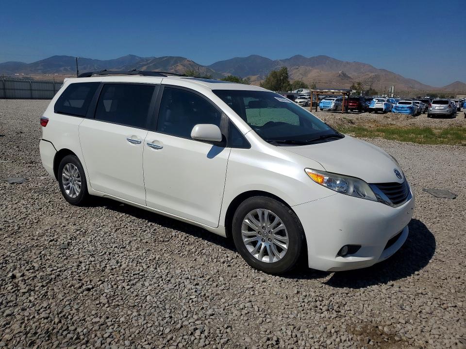 2017 Toyota Sienna VIN 5TDYZ3DC2HS889388 COPART salvage auction — REAR END, Ut - Salvage Certificate, sold $8,100 on 2026-08-21 (photo 4)