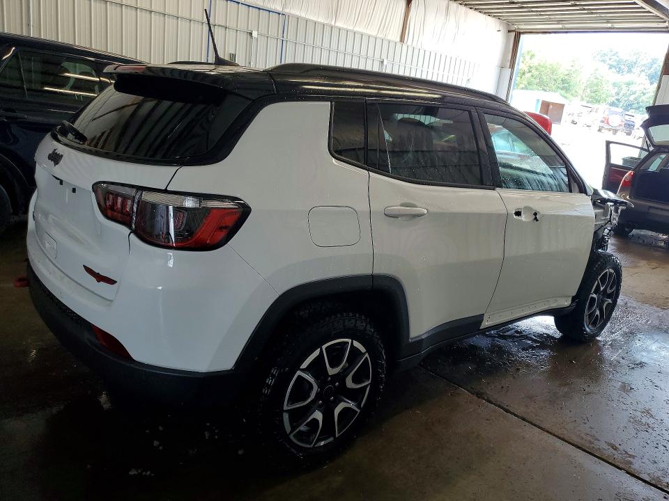 2025 Jeep Compass VIN 3C4NJDDN4ST532681 COPART salvage auction — FRONT END, Fl - Certificate Of Title, sold $9,500 on 2026-07-22 (photo 3)