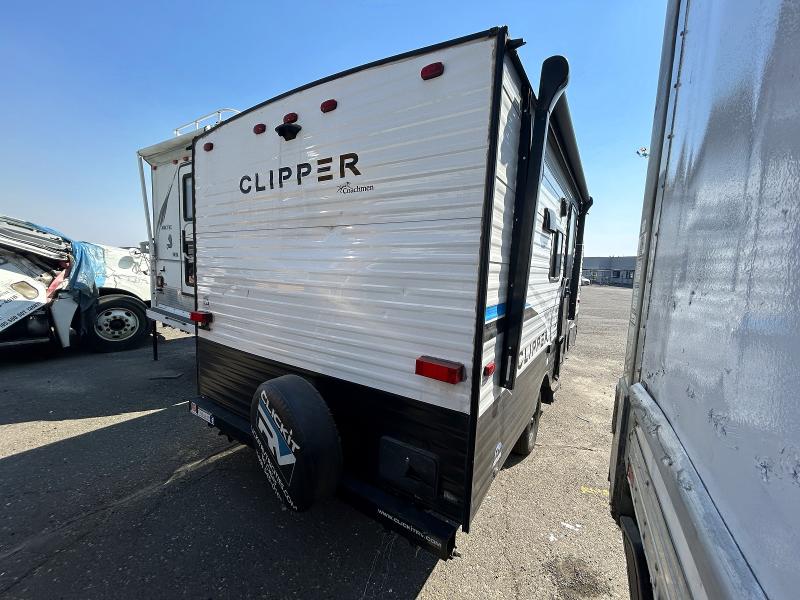 2022 Coach Clipper VIN 5ZT2CWEC0N3131676 COPART salvage auction — VANDALISM, WA - BILL OF SALE, sold $1,500 on 2026-10-01 (photo 4)