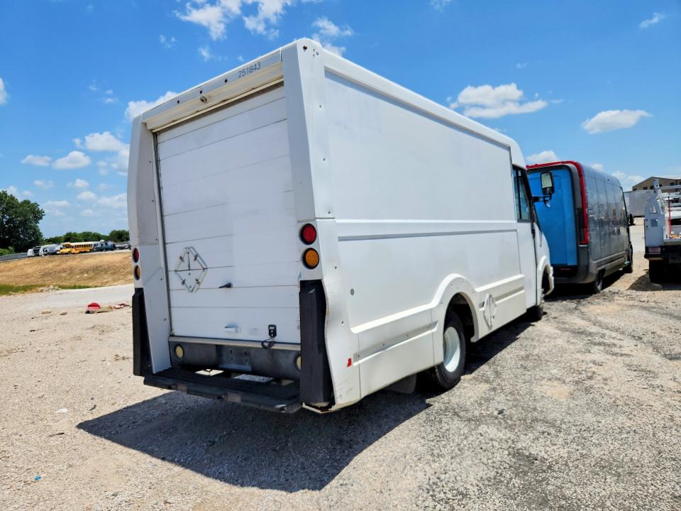 2013 Isuzu Npr VIN JALB4T177D7W00584 COPART salvage auction — MINOR DENT/SCRATCHES, TX - CERTIFICATE OF TITLE, sold $425 on 2026-07-14 (photo 3)