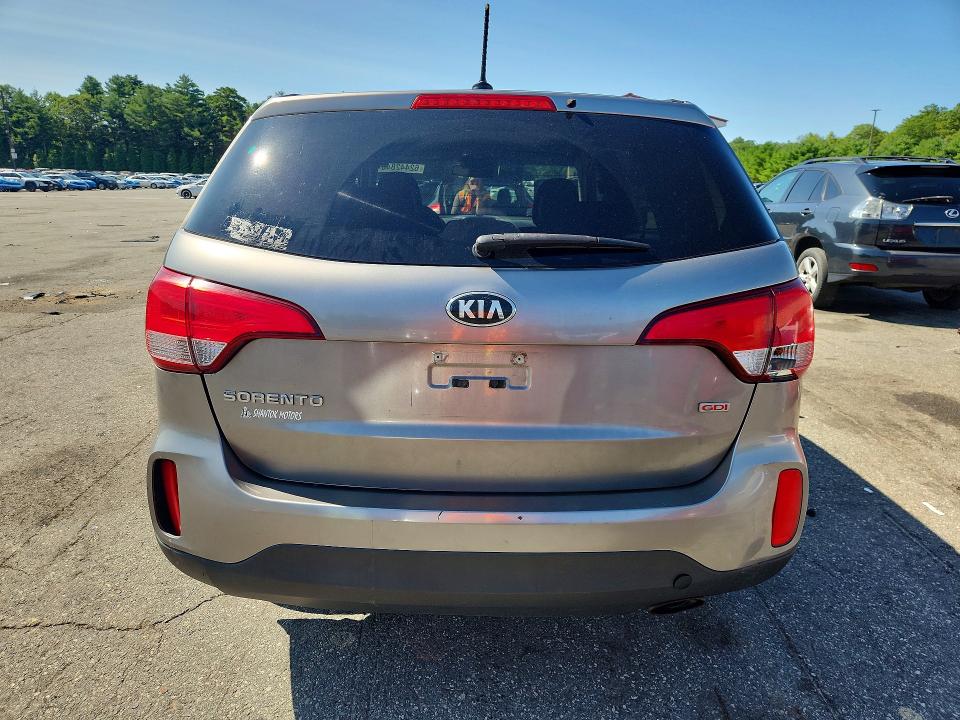 2015 Kia Sorento VIN 5XYKTCA67FG560315 COPART salvage auction — NORMAL WEAR, Ct - Certificate Of Title, sold $1,175 on 2026-08-02 (photo 6)