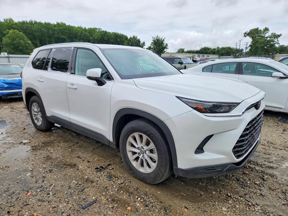 2024 Toyota Highlander VIN 5TDAAAB59RS059610 COPART salvage auction — VANDALISM, Az - Cert Of Title - Salvage, sold $22,100 on 2026-07-28 (photo 4)