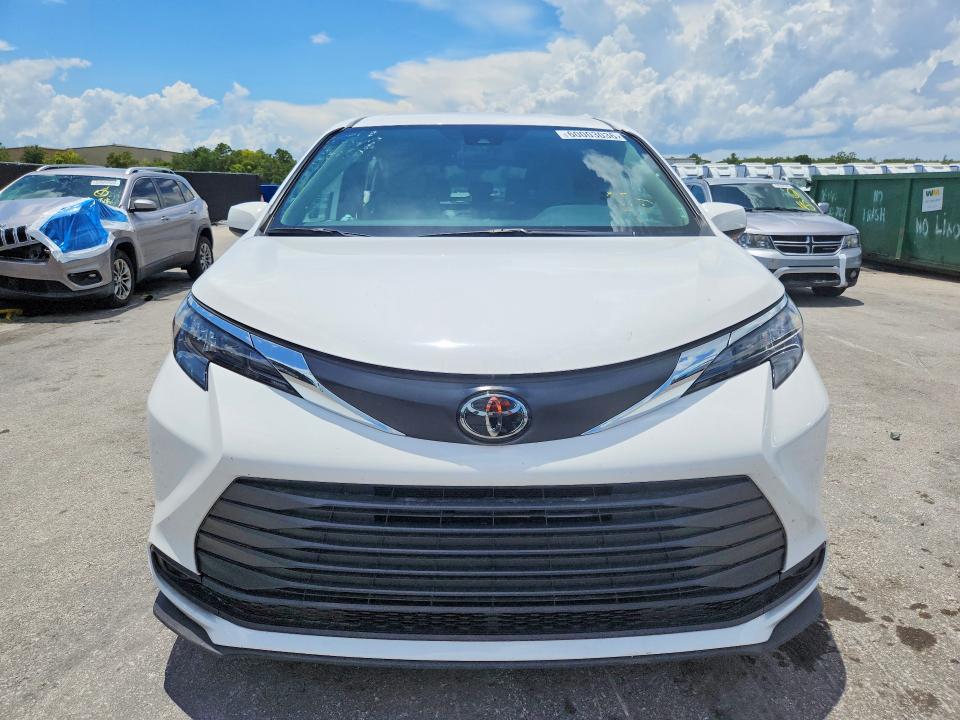2026 Toyota Sienna VIN 5TDKRKEC2TS290336 COPART salvage auction — SIDE, Fl - Certificate Of Title (P), sold $20,100 on 2026-07-14 (photo 5)
