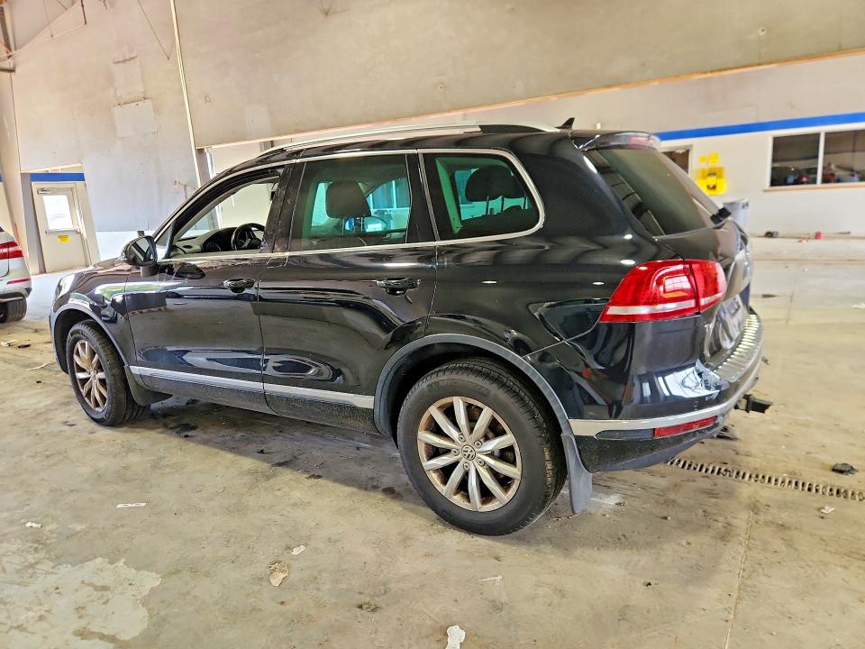 2016 Volkswagen Touareg VIN WVGEF9BP3GD012239 COPART salvage auction — REAR END, Va - Cert Of Title - Salvage, sold $1,050 on 2026-07-31 (photo 2)