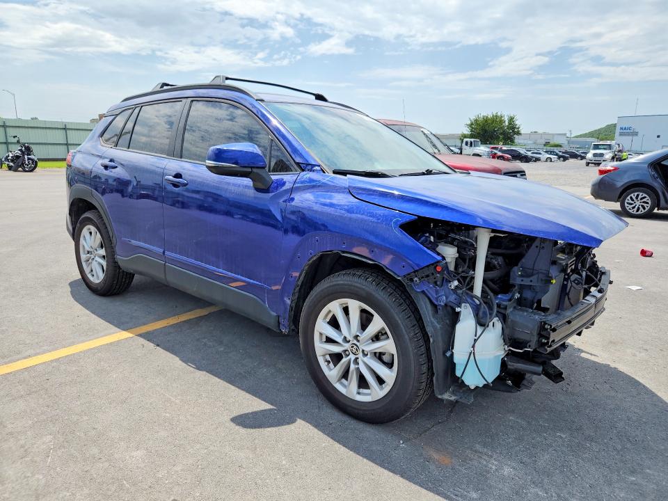 2022 Toyota Corolla cross VIN 7MUCAAAG3NV014030 COPART salvage auction — FRONT END, Salvage Title, sold $250 on 2026-07-24 (photo 4)