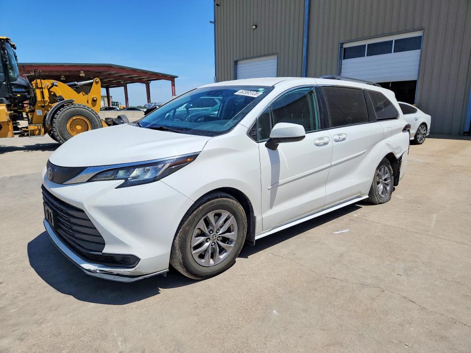 2022 Toyota Sienna VIN 5TDKRKEC2NS077650 — COPART salvage auction photo