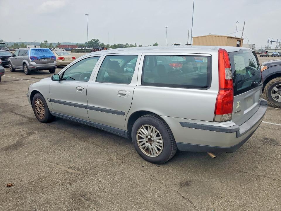 2004 Volvo V70 VIN YV1SW61T742399884 COPART salvage auction — BURN, OH - CERT OF TITLE-SALVAGE, sold $200 on 2026-07-31 (photo 2)