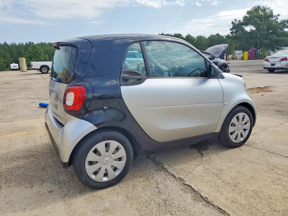 2016 Smart Fortwo VIN WMEFJ5DA3GK076996 COPART salvage auction — NORMAL WEAR, Fl - Cert Of Title-Slvg Rebld Flood, sold $3,500 on 2026-07-27 (photo 3)