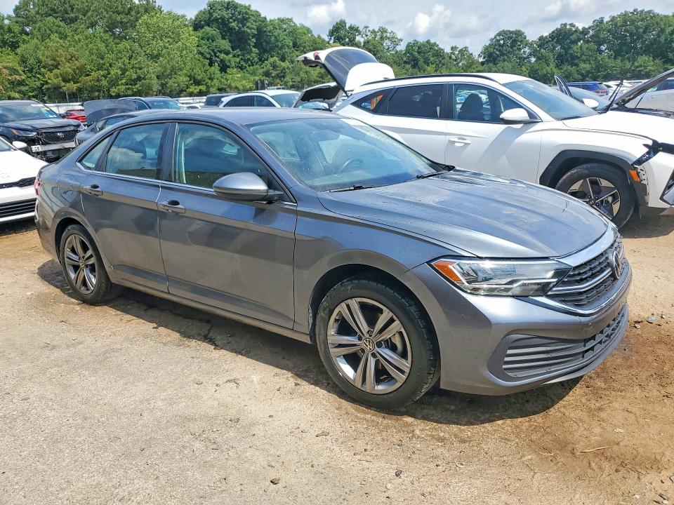 2024 Volkswagen Jetta VIN 3VWEM7BU3RM015523 COPART salvage auction — MINOR DENT/SCRATCHES, OH - CERTIFICATE OF TITLE (P), sold $6,900 on 2026-08-03 (photo 4)