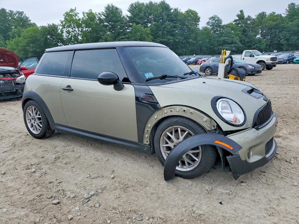 2008 Mini Cooper VIN WMWMF73538TT90048 COPART salvage auction — UNDERCARRIAGE, MA - CERT OF TITLE-RECONSTRCTD COLL, sold $650 on 2026-08-13 (photo 4)