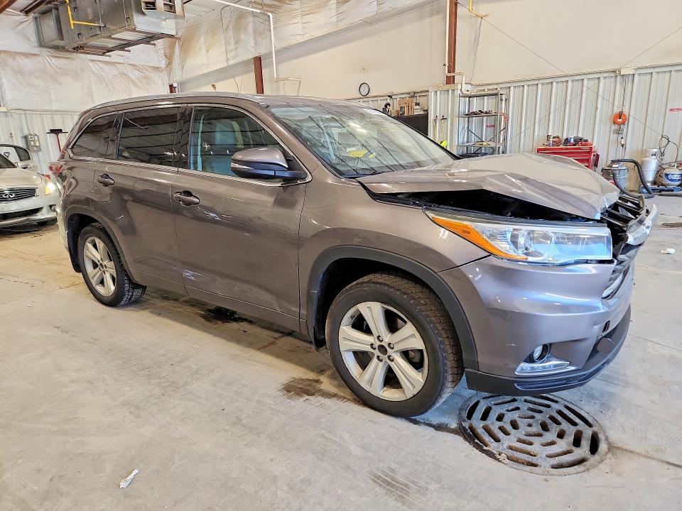 2016 Toyota Highlander VIN 5TDDKRFH7GS293853 COPART salvage auction — FRONT END, Wi - Certificate Of Title, sold $300 on 2026-07-29 (photo 4)