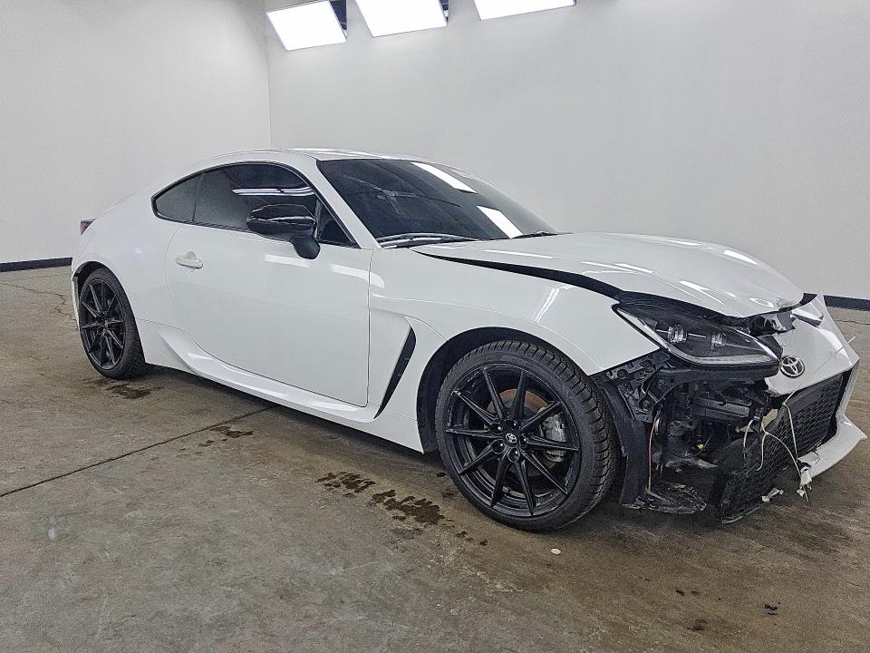 2025 Toyota Gr 86 VIN JF1ZNBE15S9752013 COPART salvage auction — FRONT END, Il - Certificate Of Title, sold $17,500 on 2026-08-11 (photo 4)