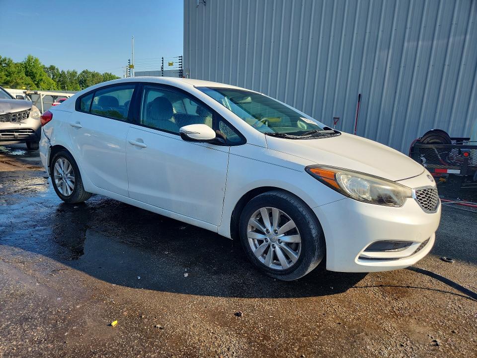 2016 Kia Forte VIN KNAFX4A6XG5592646 COPART salvage auction — REAR END, Sc - Cert Of Title-Salvage, sold $275 on 2026-07-29 (photo 4)